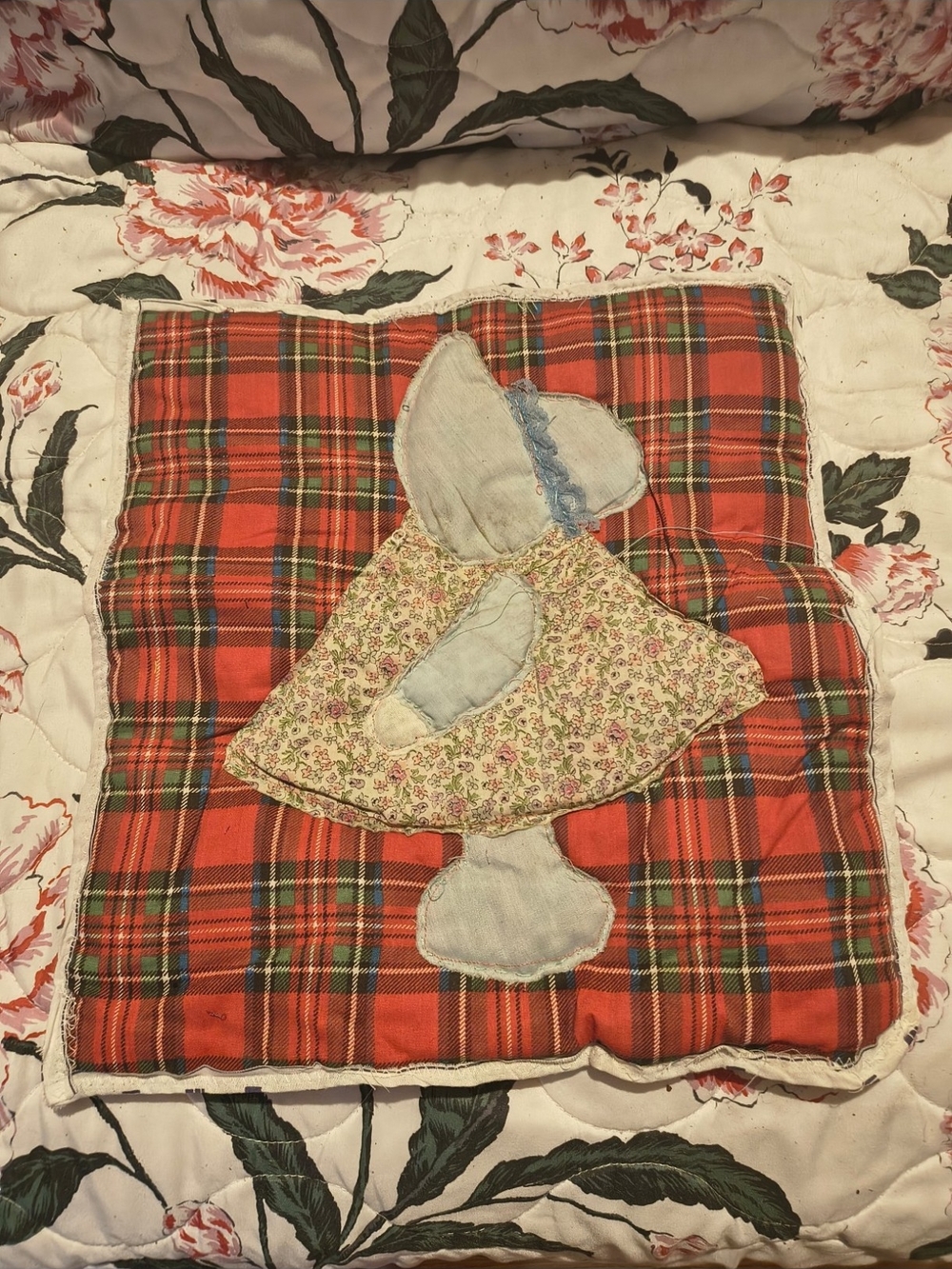 BONNET Girl Quilt Square Block Hand Sewn 14X13 Inch